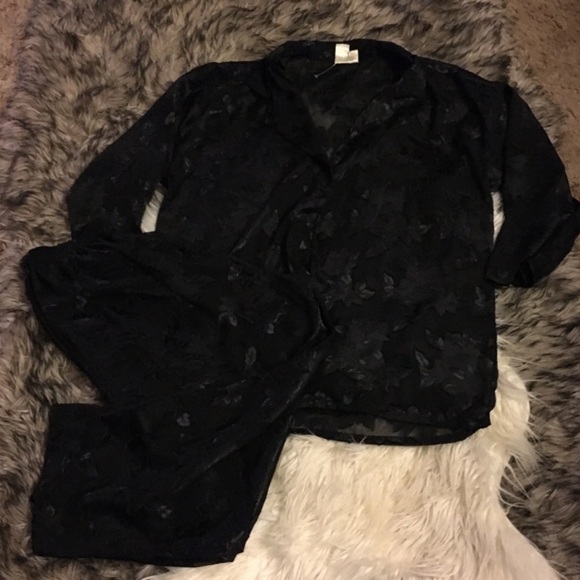 Victoria, secret vintage, beautiful, white lace like pattern slight larger - Picture 2 of 8